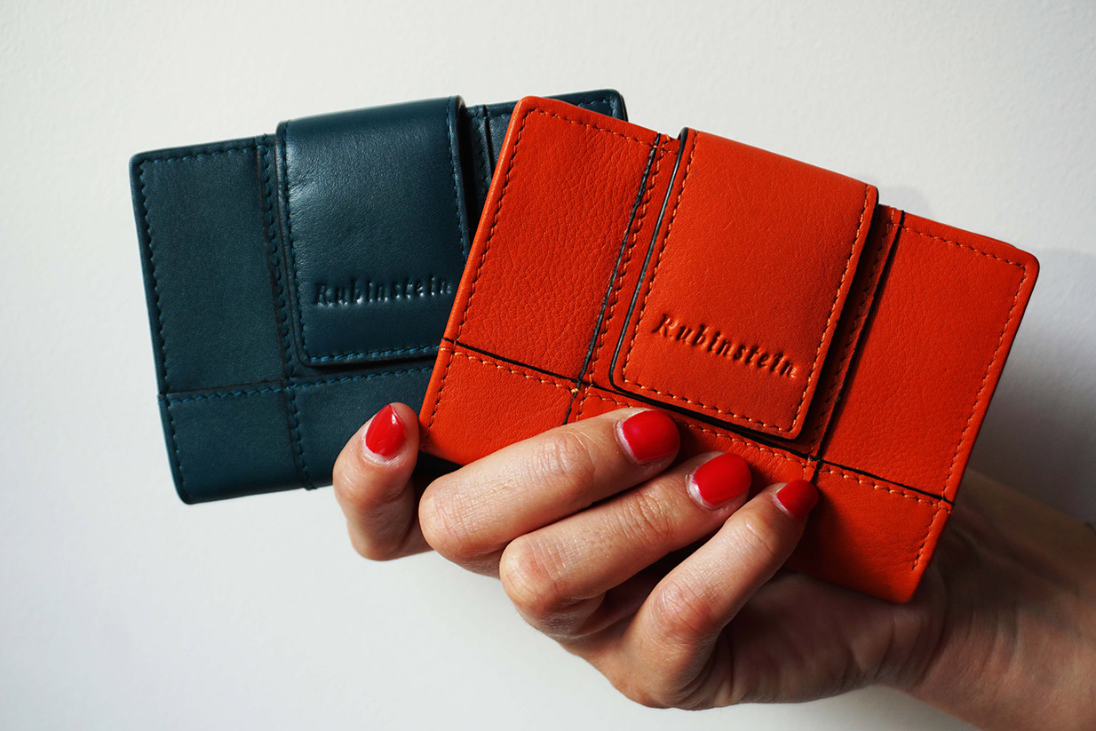 <b>ACTIVE</b> Bank card holder